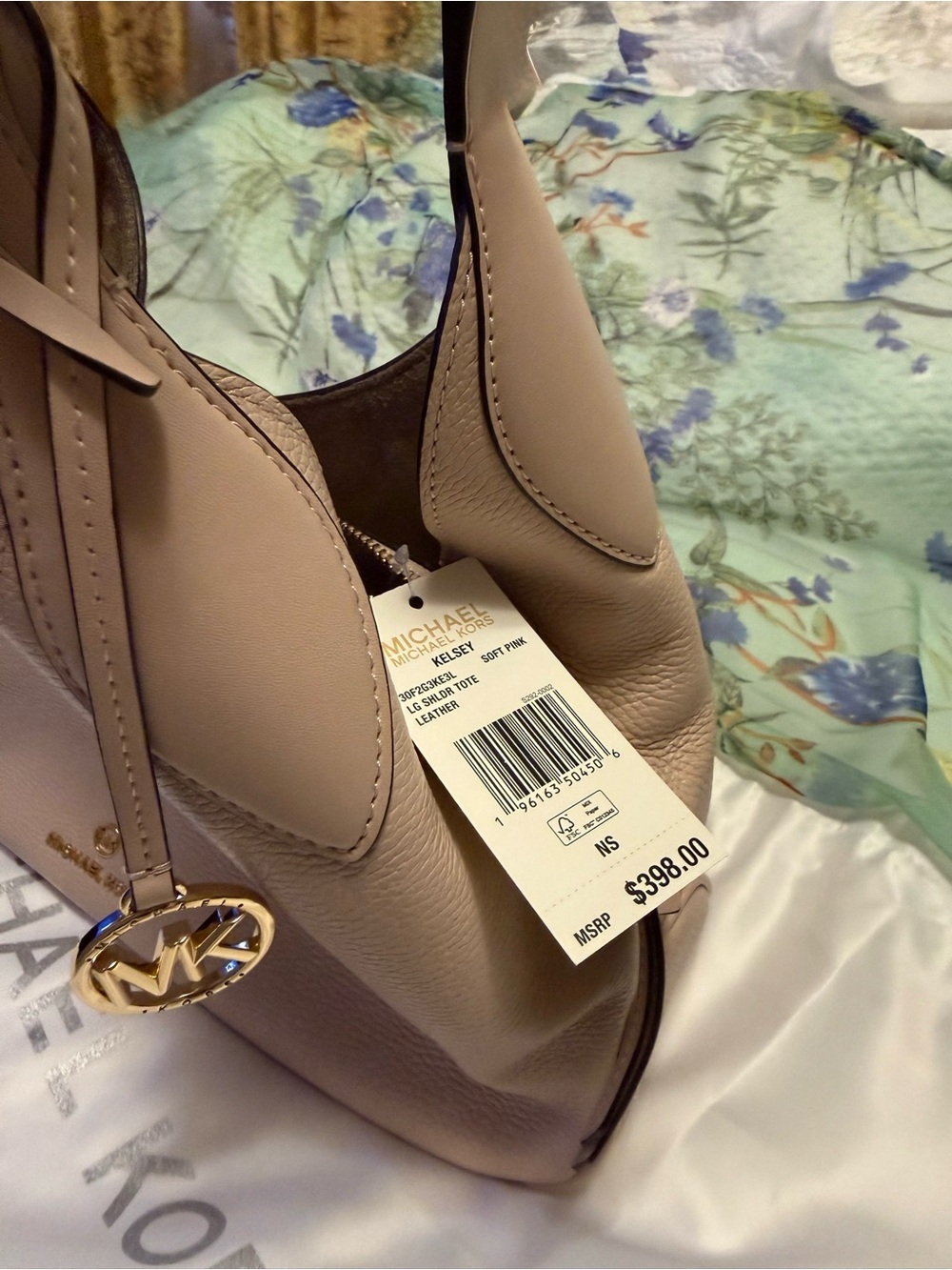 Michael Kors Kelsey Leather Shoulder Bag in Soft Beige